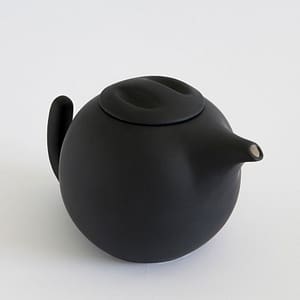 Ceramic Ratona teapot in Oldie black, matte finish.