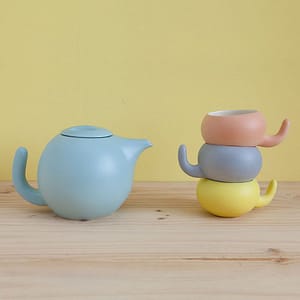 Ceramic Ratona teapot in different colors, matte finish.