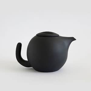 Ceramic Ratona teapot in Oldie black, matte finish.