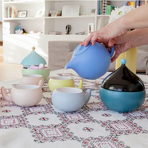 Ratona ceramic teapot with different cups matte finish