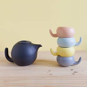 Ratona ceramic teapot with different cups matte finish