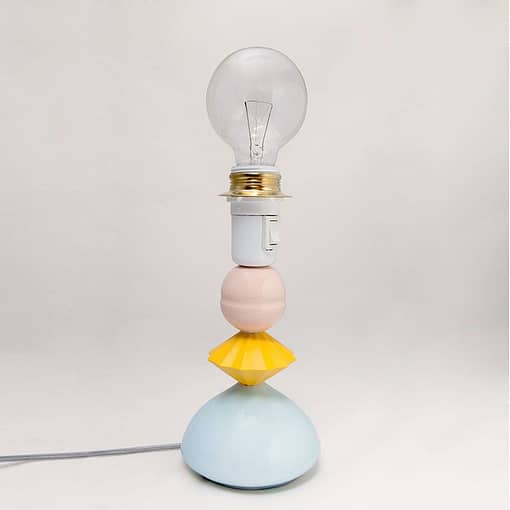 Lámpara equilibrista en cerámica de color