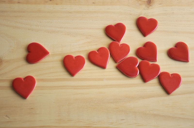 Corazones de porcelana para Andrés Gallardo